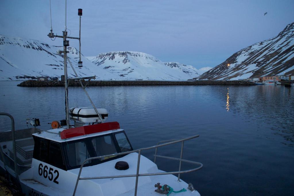 Comfy Guesthouse Westfjords Sudureyri エクステリア 写真